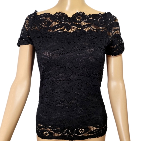 GAGAOPT - Floral Black short sleeved Top, Size M Buy 2, get the third one free - Picture 4 of 5